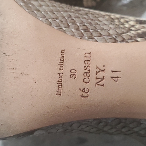 Genuine Snakeskin and Linen Te Casan heels - Picture 6 of 17